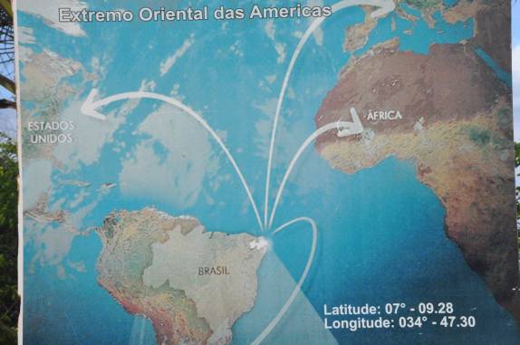 Mapa exposto na Ponta do Seixas, em João Pessoa - PB